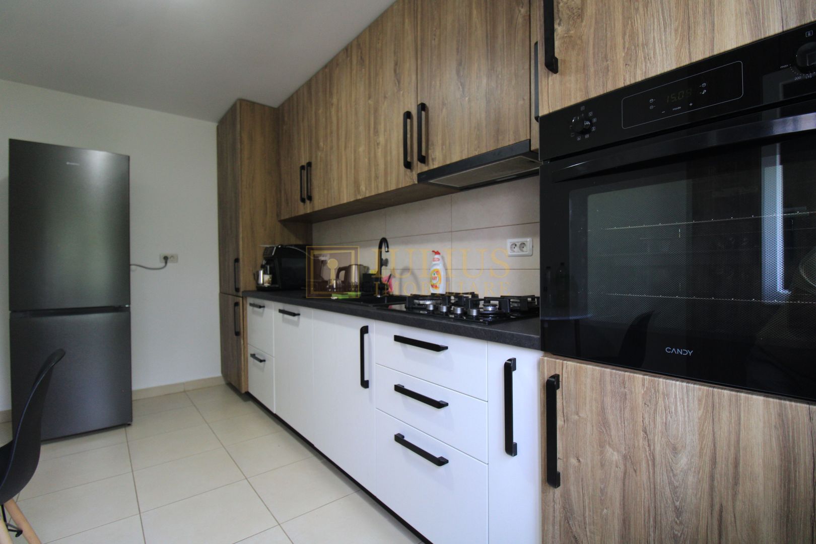 Giroc, plan parter, mobilat si utilat complet ! Loc parcare privat. - Poză 1