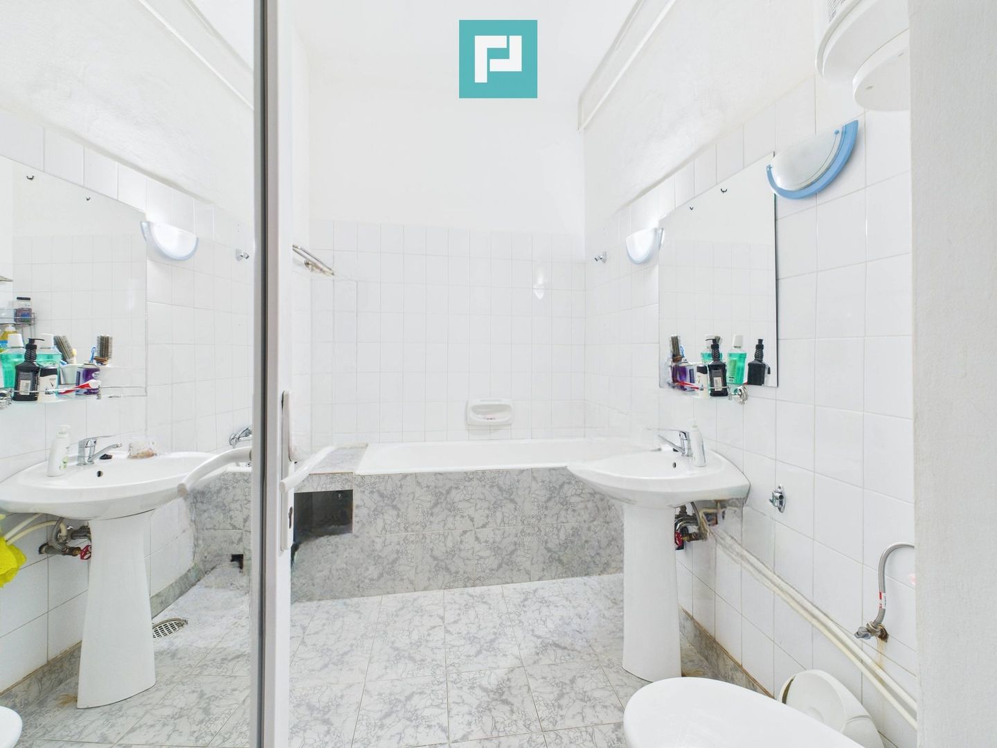 Două case, curte mare, lângă Castelul Huniazilor - Poză 11