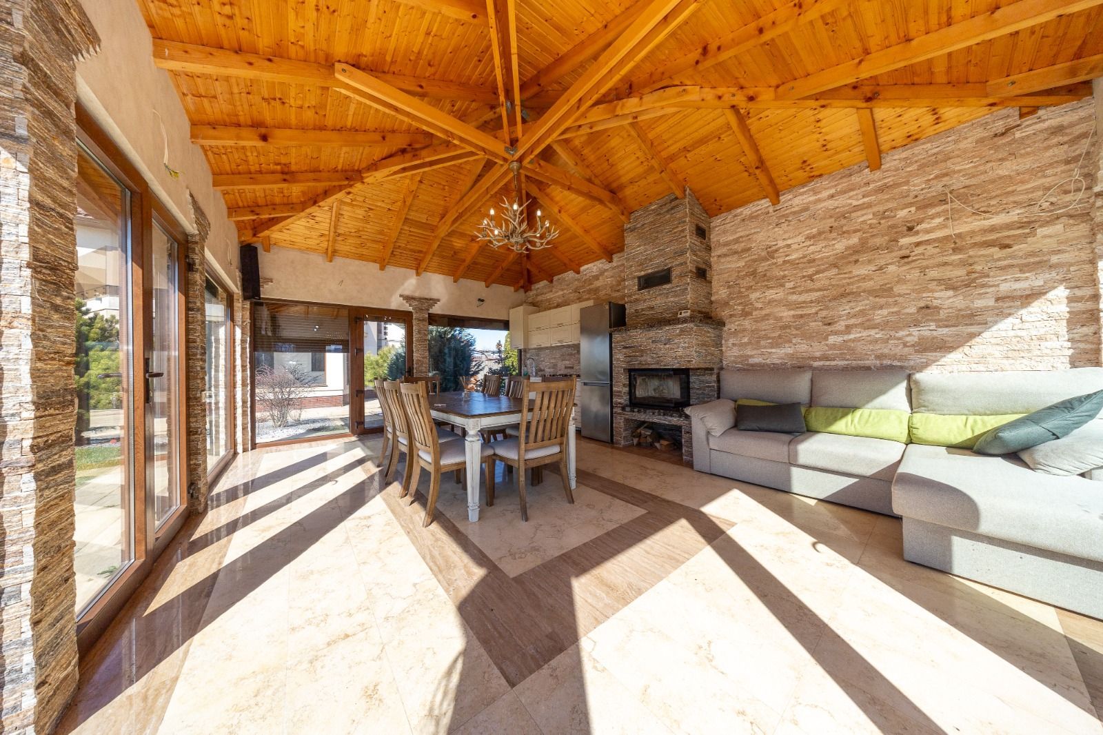 Casa 6 dormitoare+4 bai -1500 mp teren-Sacele - Poză 44