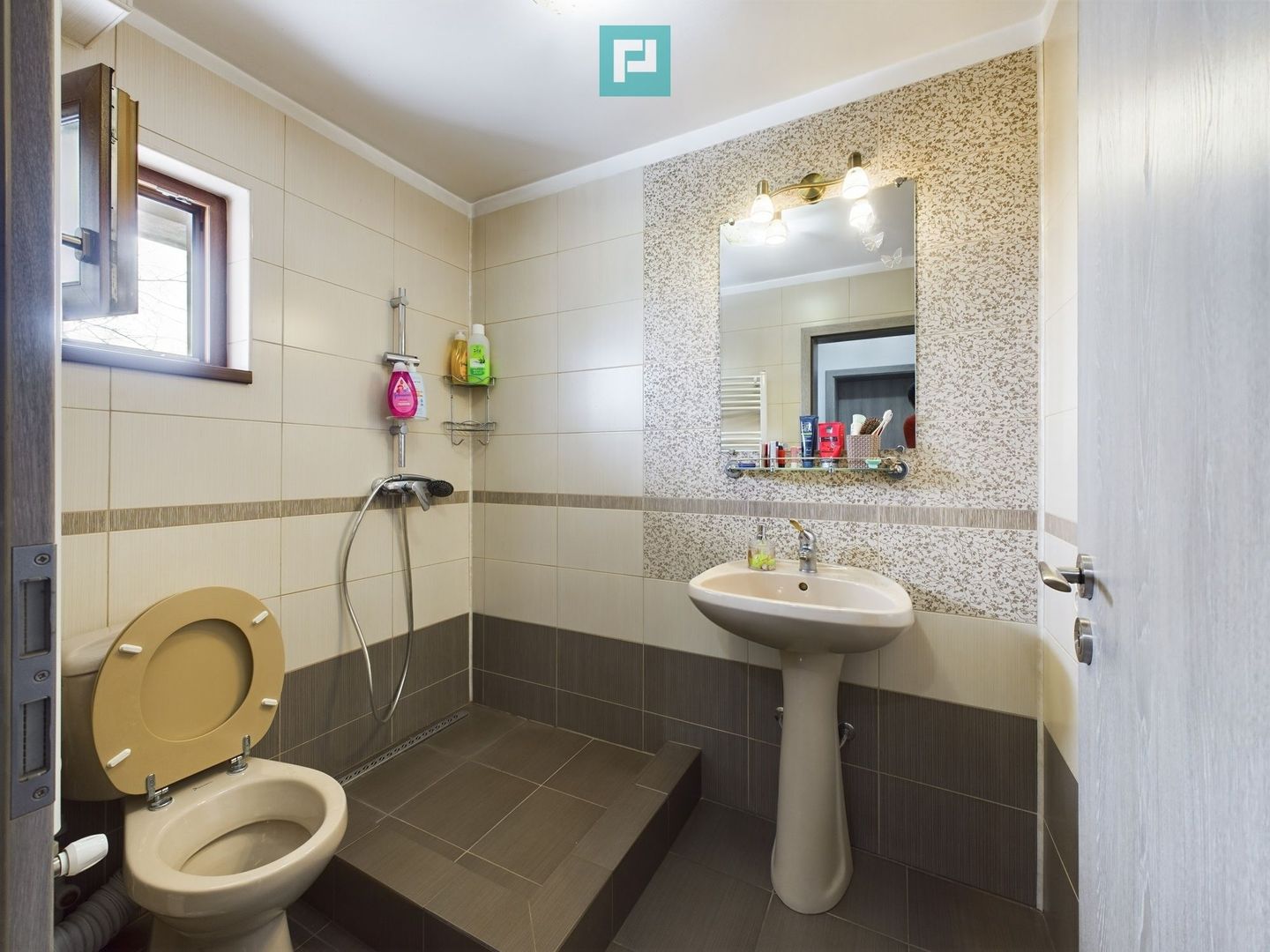 Casă Impresionantă Curte Generoasă Construcție de Calitate Berceni - Poză 17