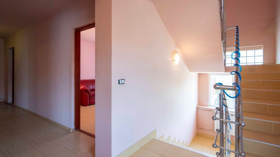 Casa cu 5 camere si 350 mp de teren in spate la parcul Salca - Poză 12