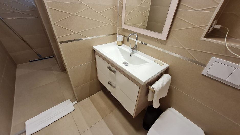 Elegantă și prestanță - Poză 6