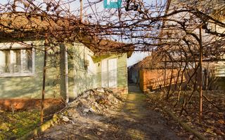 Casă cu teren de 824mp în Pârneava - Poză 1