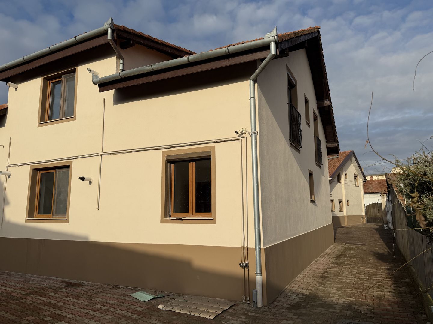 Investitie sau Locuit complex rezidential 4 apartamente cu 3 cam zona centrala - Poză 3