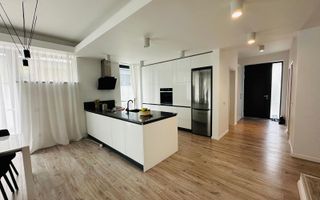 Vila Individuală Elegantă cu 6 camere, Curte Proprie–Padurea Baneasa - Poză 4