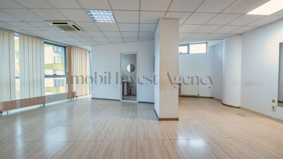 Cladire de birouri Vitan pretabilă pentru diverse afaceri. - Poză 11