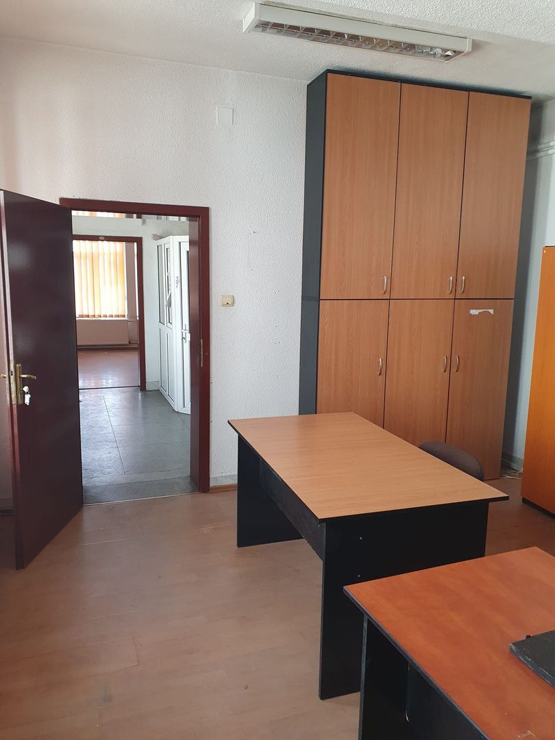 Vilă de patrimoniu interbelică | 23 camere | curte - Poză 5