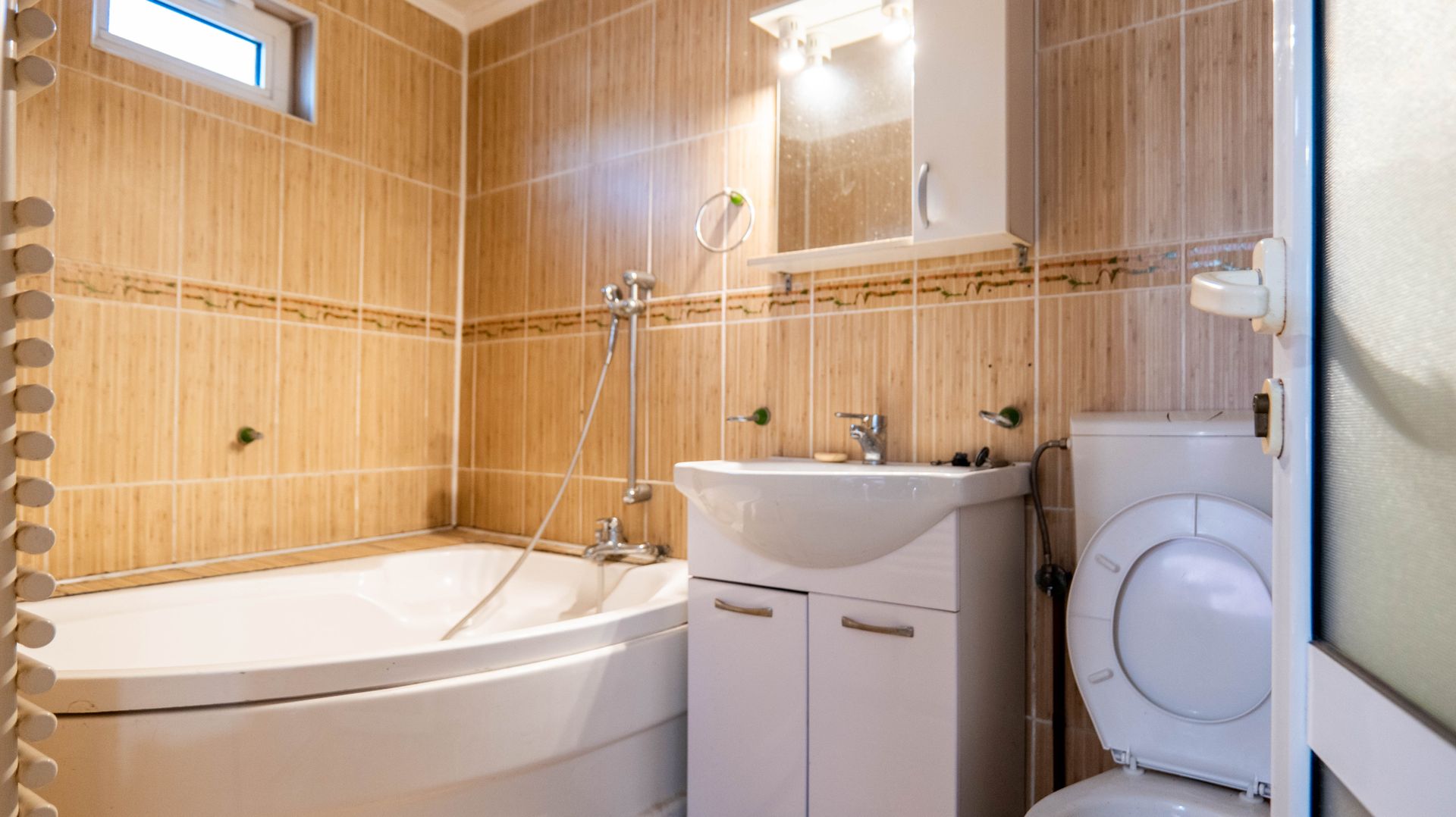 Casă de vânzare – 181 mp, 3 apartamente, 9 camere – București - Poză 18
