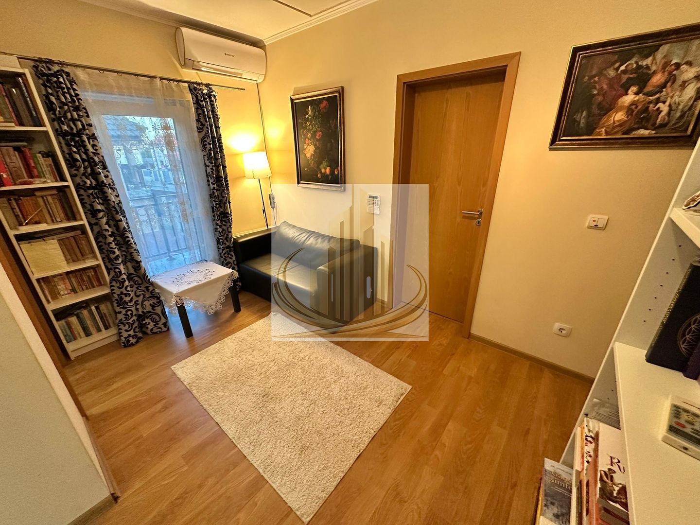 Casă premium cu panouri solare, stație EV, anexă locuibilă și grădină - Poză 12