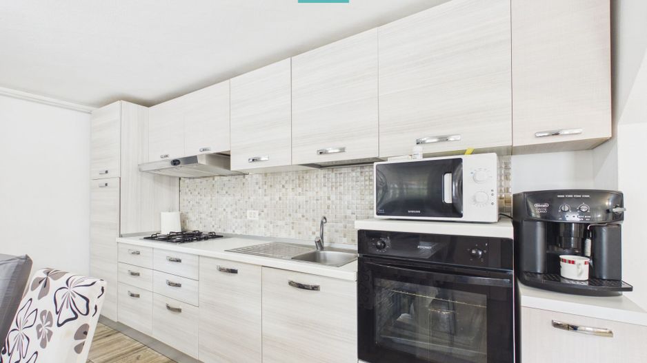 Casă solidă în Curtici cu teren de 1166 mp - Poză 2