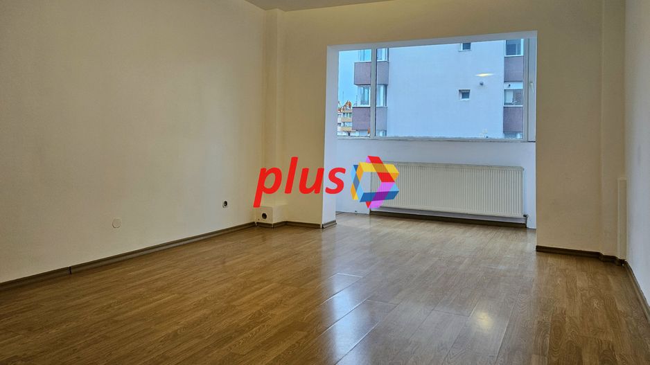 Apartament cu doua camere, zona Racadau 57 mp - vedere spre Tampa - Poză 1