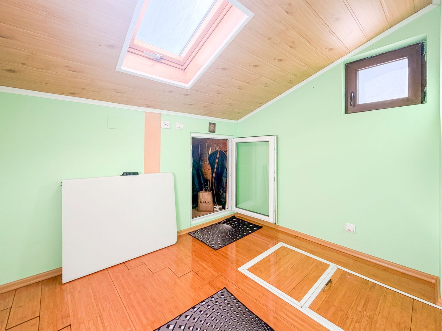 Casă de vânzare 2 camere  Mansarda + Pivnița - Belvedere - Poză 10