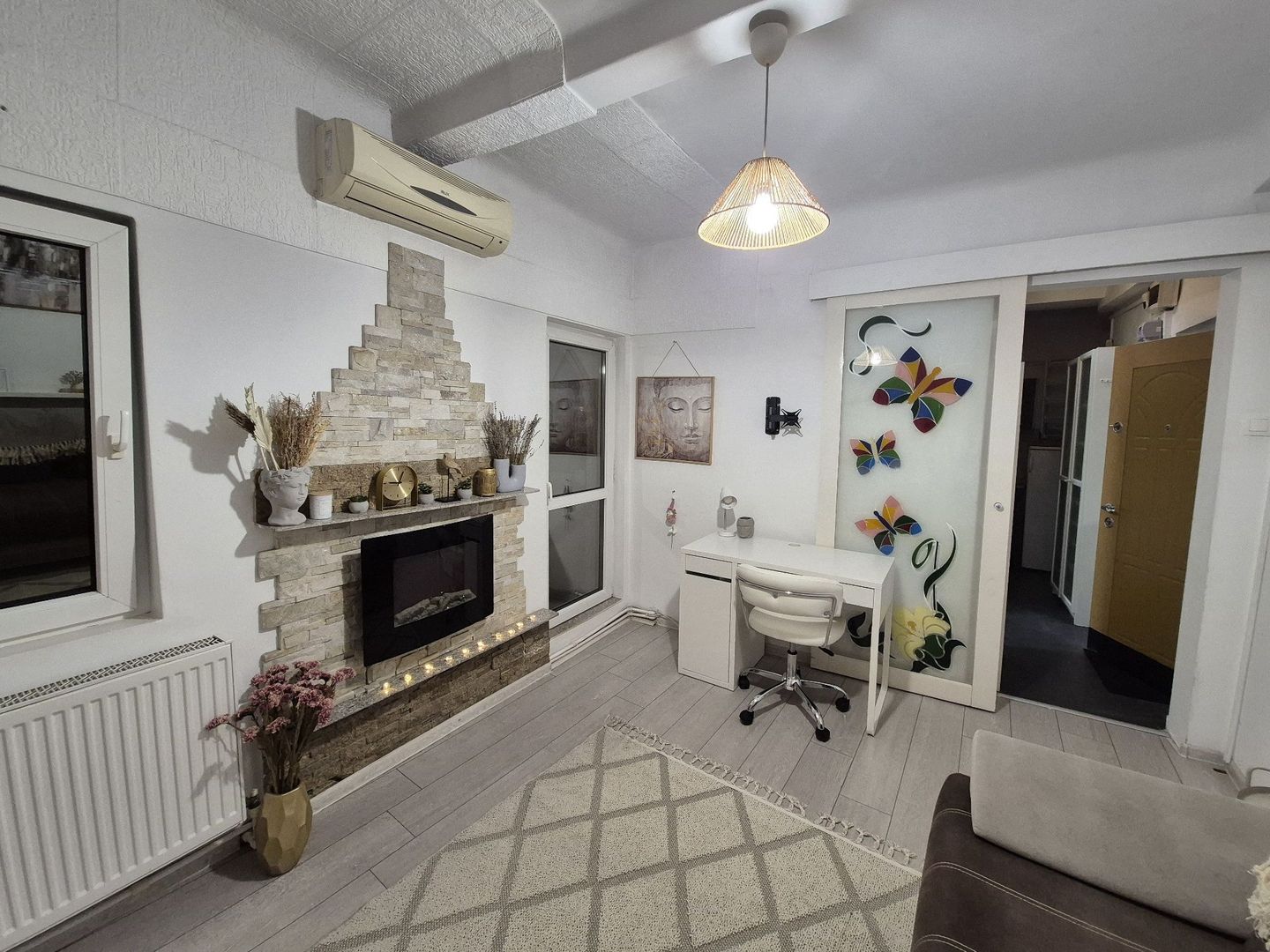 Garsoniera de inchiriat |ultracentral Piata Victoriei Sfintii Voievozi - Poză 1