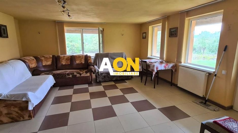 De vanzare casa 4 camere 1392 mp teren in Oarda de Sus - Poză 3