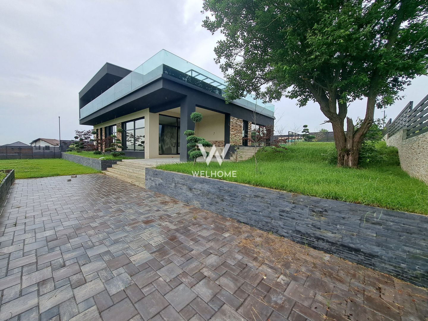 Vilă modernă premium cu piscină interioară, teren 1200 mp și panoramă - Poză 1