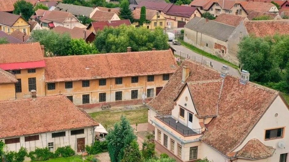 Vila cu 5 Camere și Teren 2183+Clădire pentru Afacere sau Evenimente - Poză 8