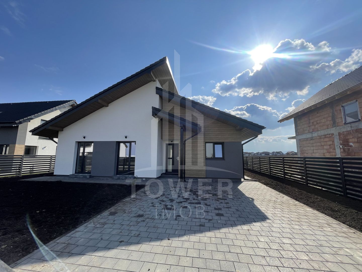 Casă pe un singur nivel INDEPENDENTĂ ENERGETIC - Cartier NOU - Poză 4