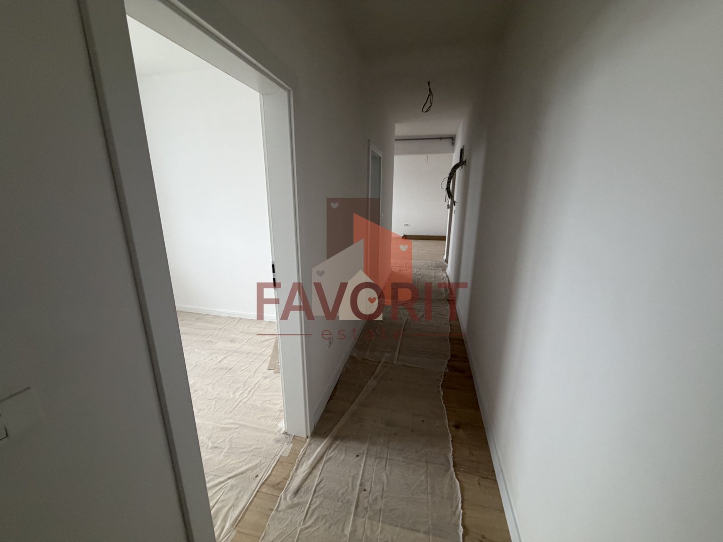 Bloc Nou. Gradina proprie de 103 mp si 2 locuri de parcare inscrise in CF. - Poză 14