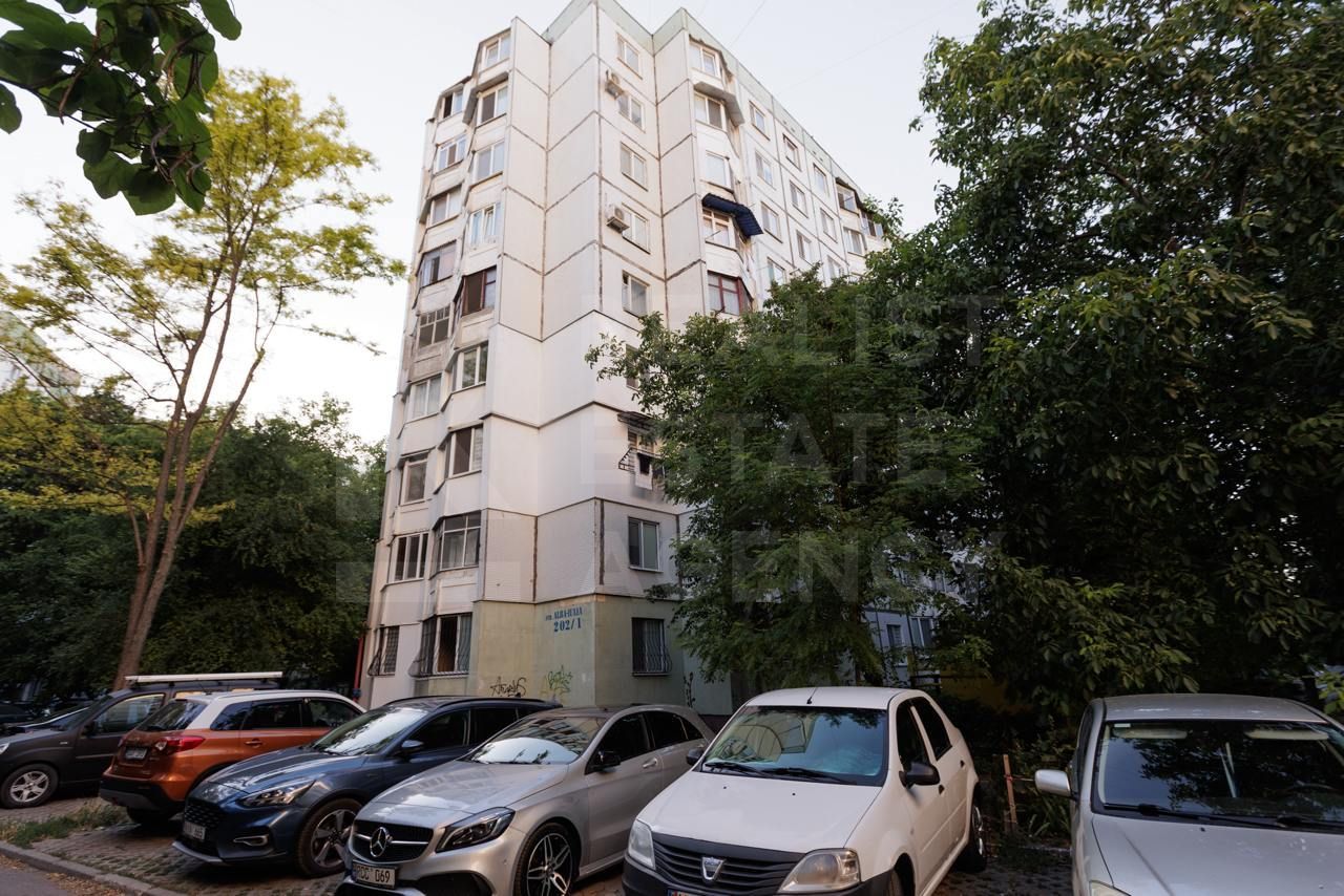 Vânzare, apartament, 3 camere , str. Alba Iulia, Buiucani - Poză 1