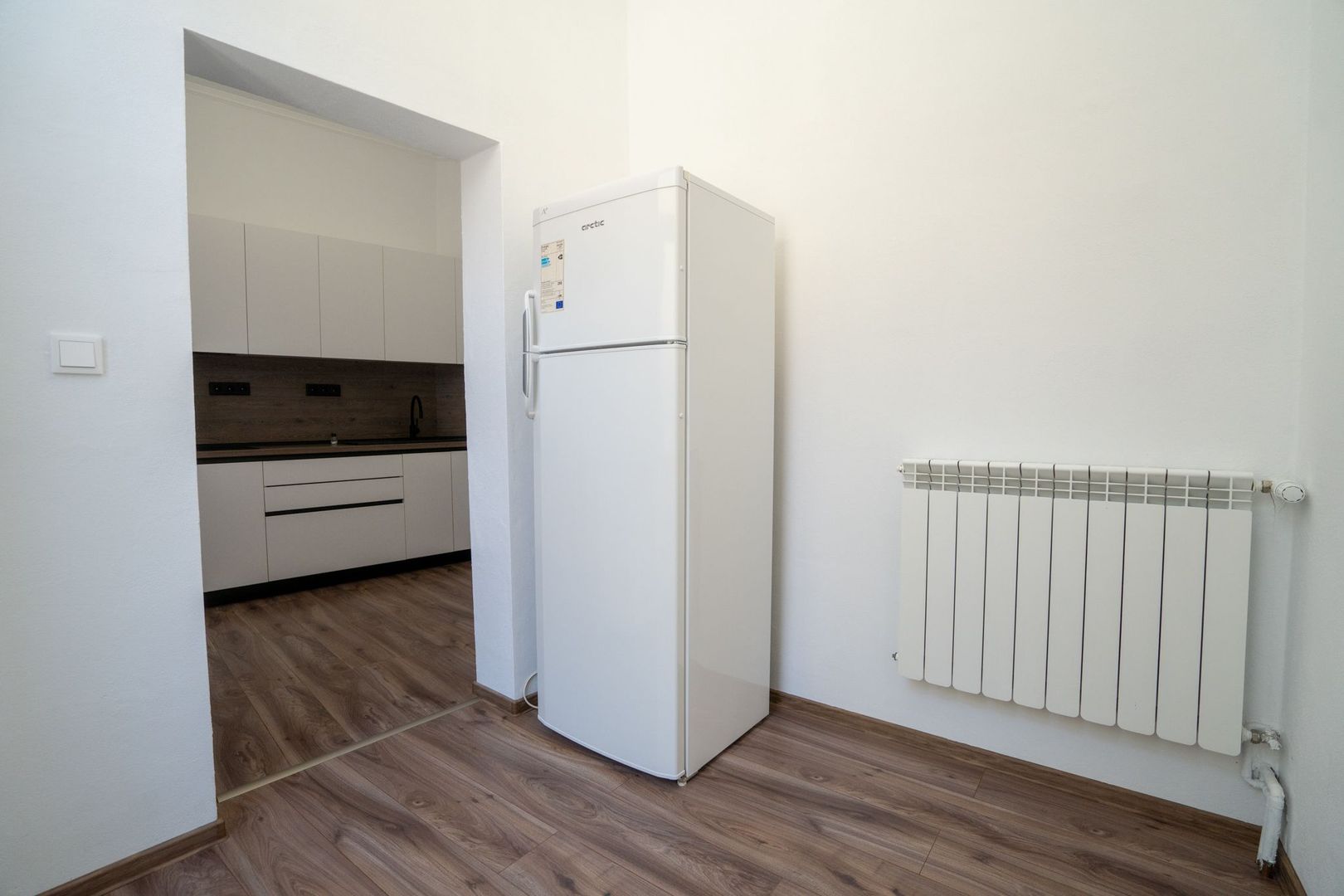Apartament cu 2 camere, casă la curte comună – Central, Oradea - Poză 3