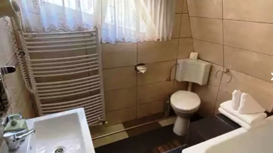 Pensiune cu 18 camere in centrul Brasovului - Poză 24