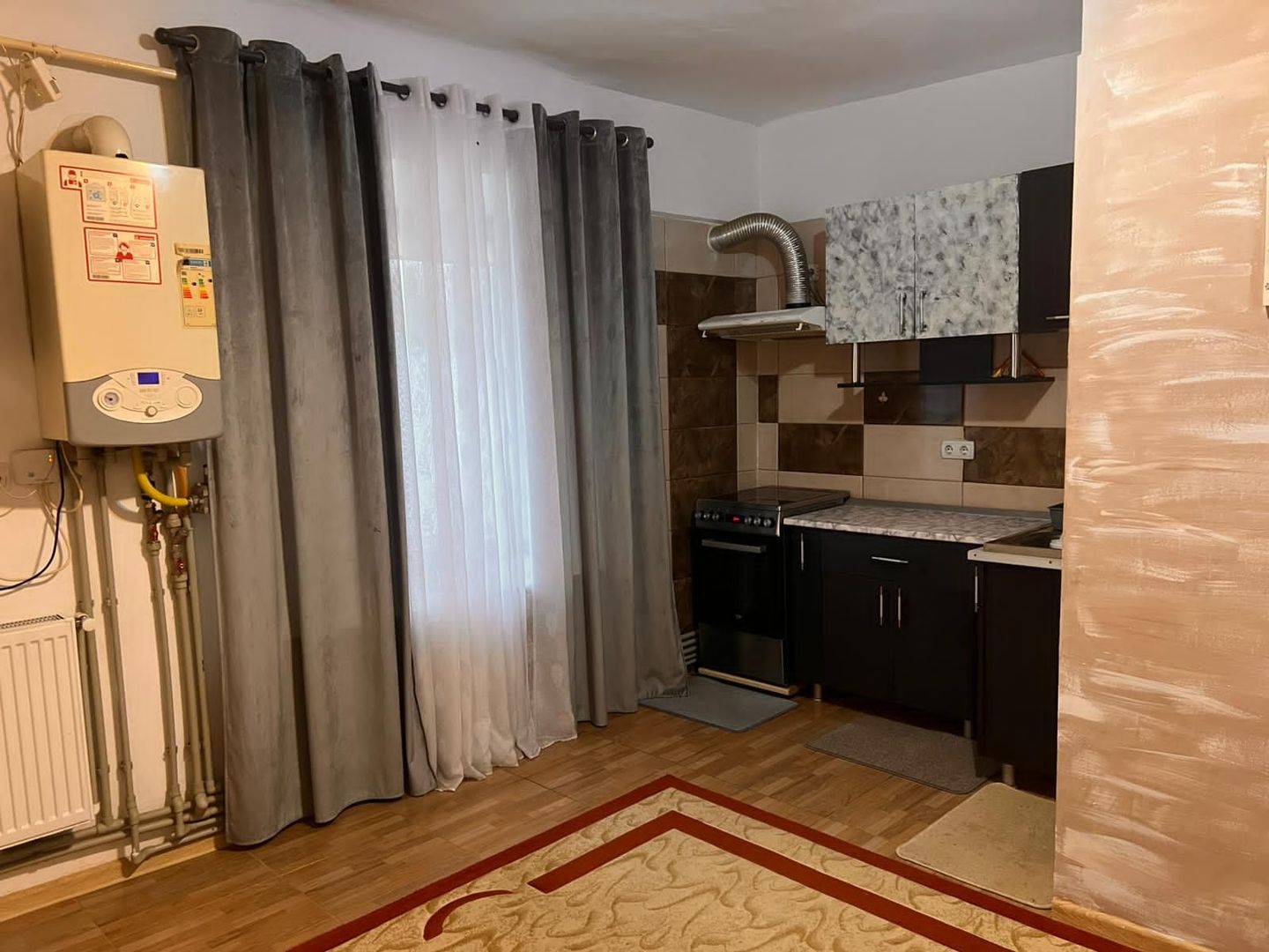 De vanzare – Apartament la casa, etaj 1, complet mobilat si utilat - Poză 7