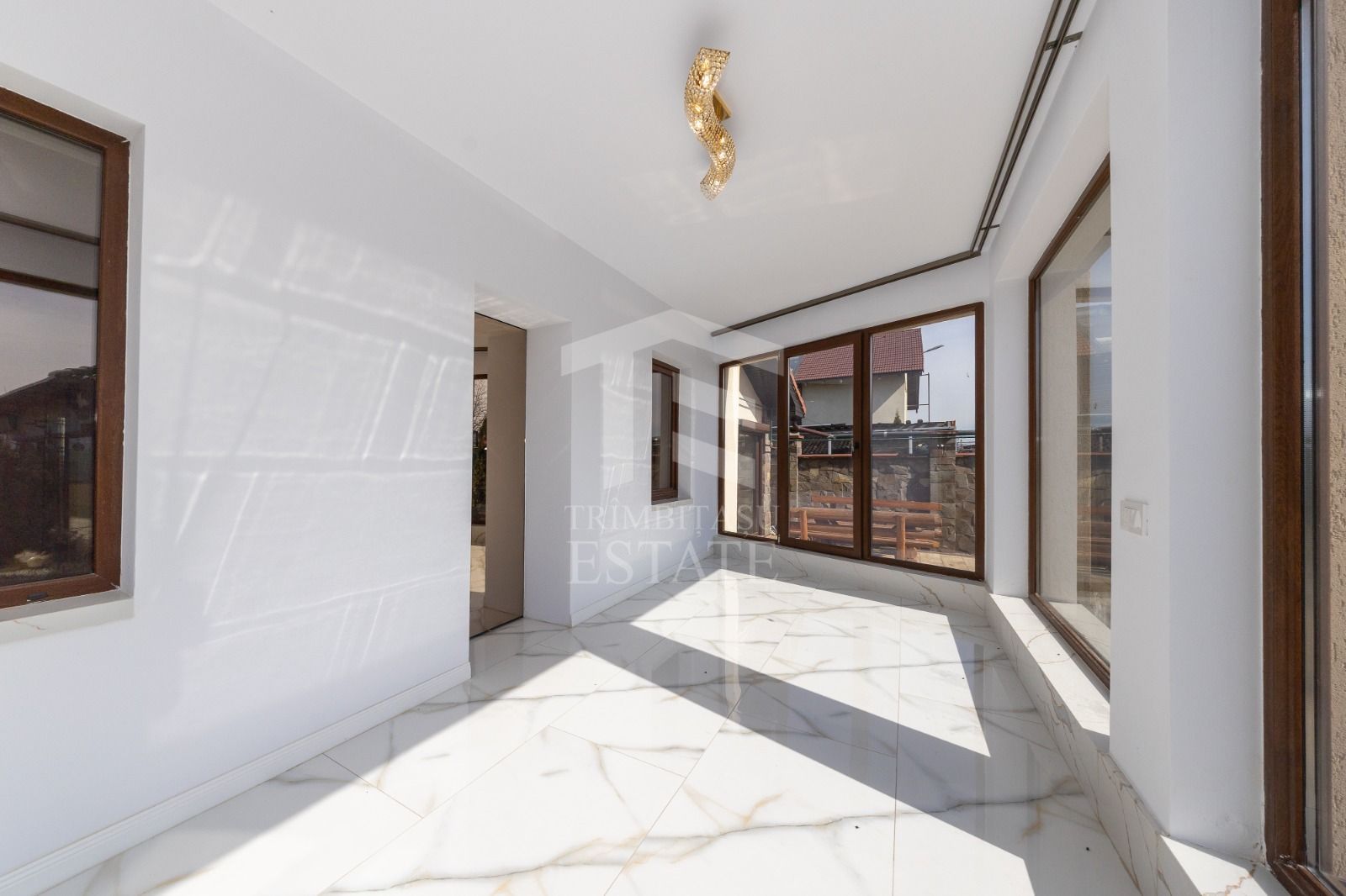 Sacele-Casa 6 dormitoare + 4 bai teren 979 mp. - Poză 38