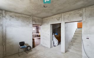 Vilă modernă pe 3 niveluri la gri în Poltura - Poză 15