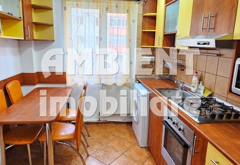 Apartament cu 3 camere, etaj 1, zona CENTRU; - Poză 2