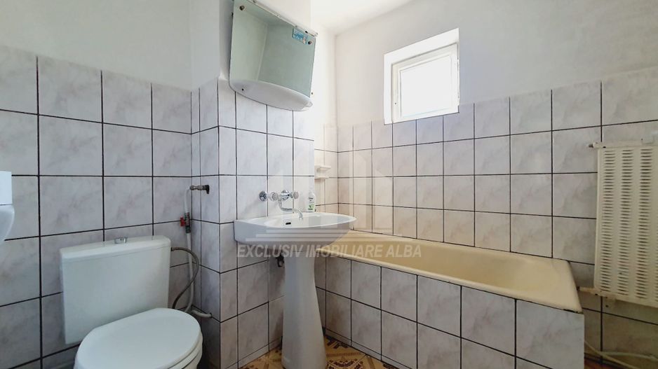 Apartament cu 3 camere decomandate, Cetate - Poză 8