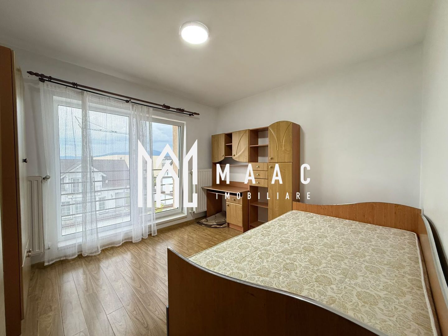 Apartament 3 camere | Etaj 2 | Decomandat | Terasa | Parcare - Poză 4