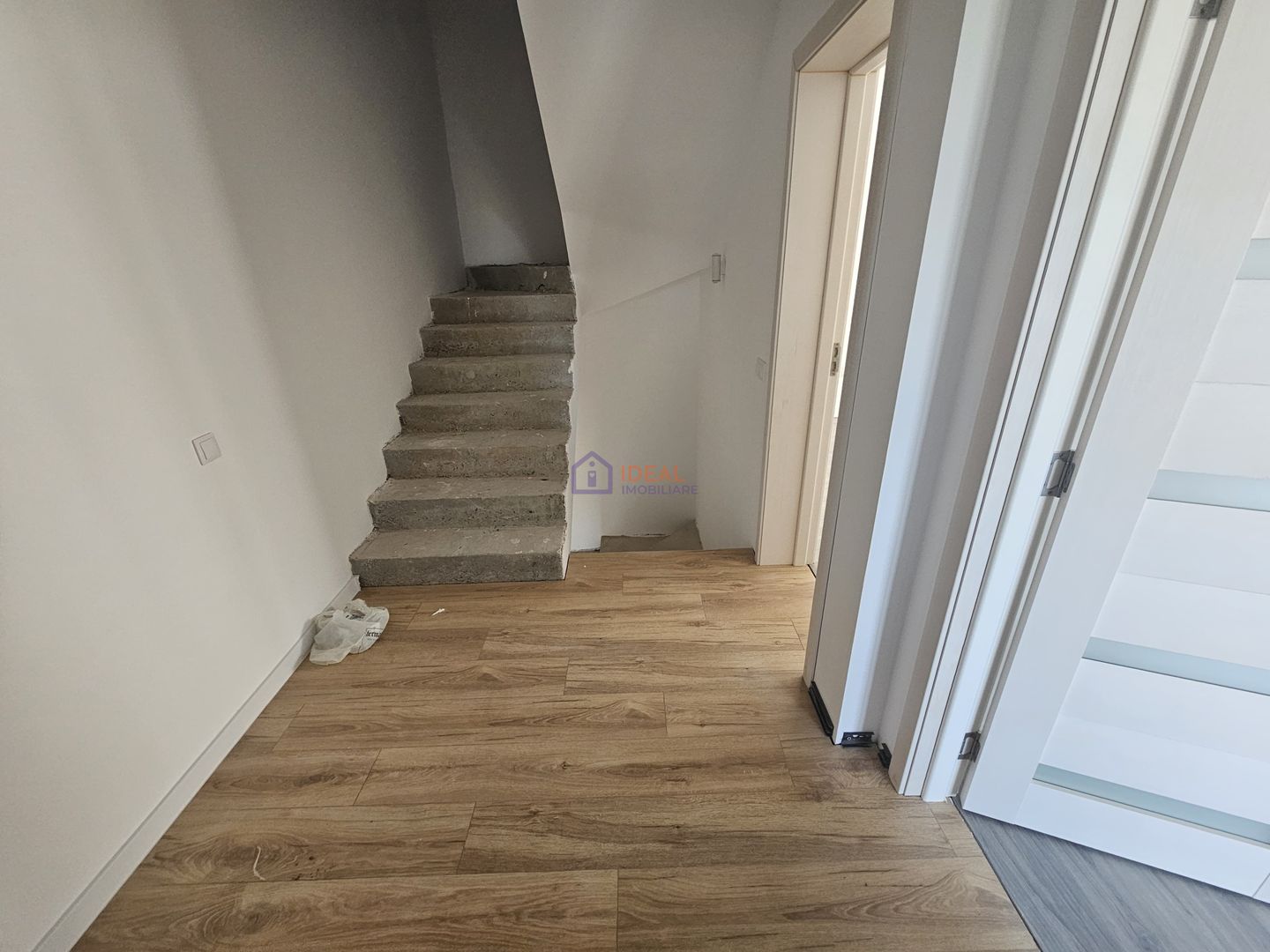 Casa cu 4 camere LA CHEIE in Calea Cisnadiei, zona Casa de Apa - Poză 7