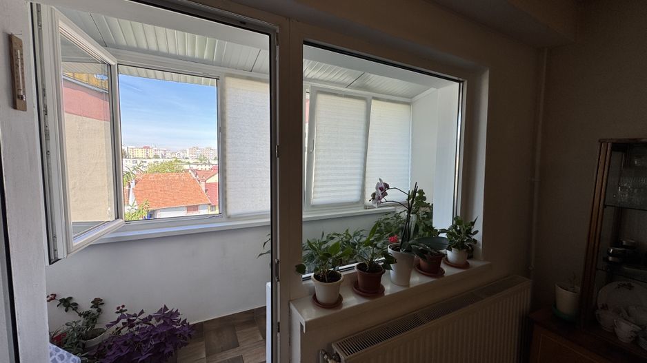 Apartament decomandat cu 3 camere in Florilor, strada Crinului - Poză 3