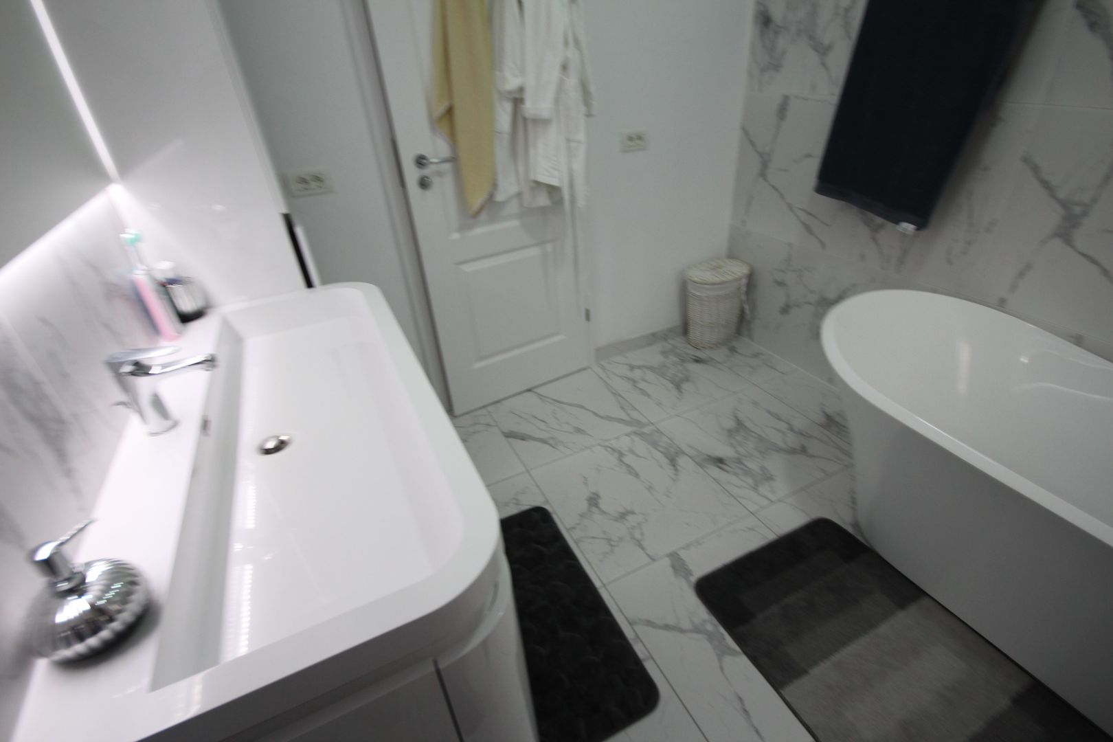 Modern si primitor - Poză 31