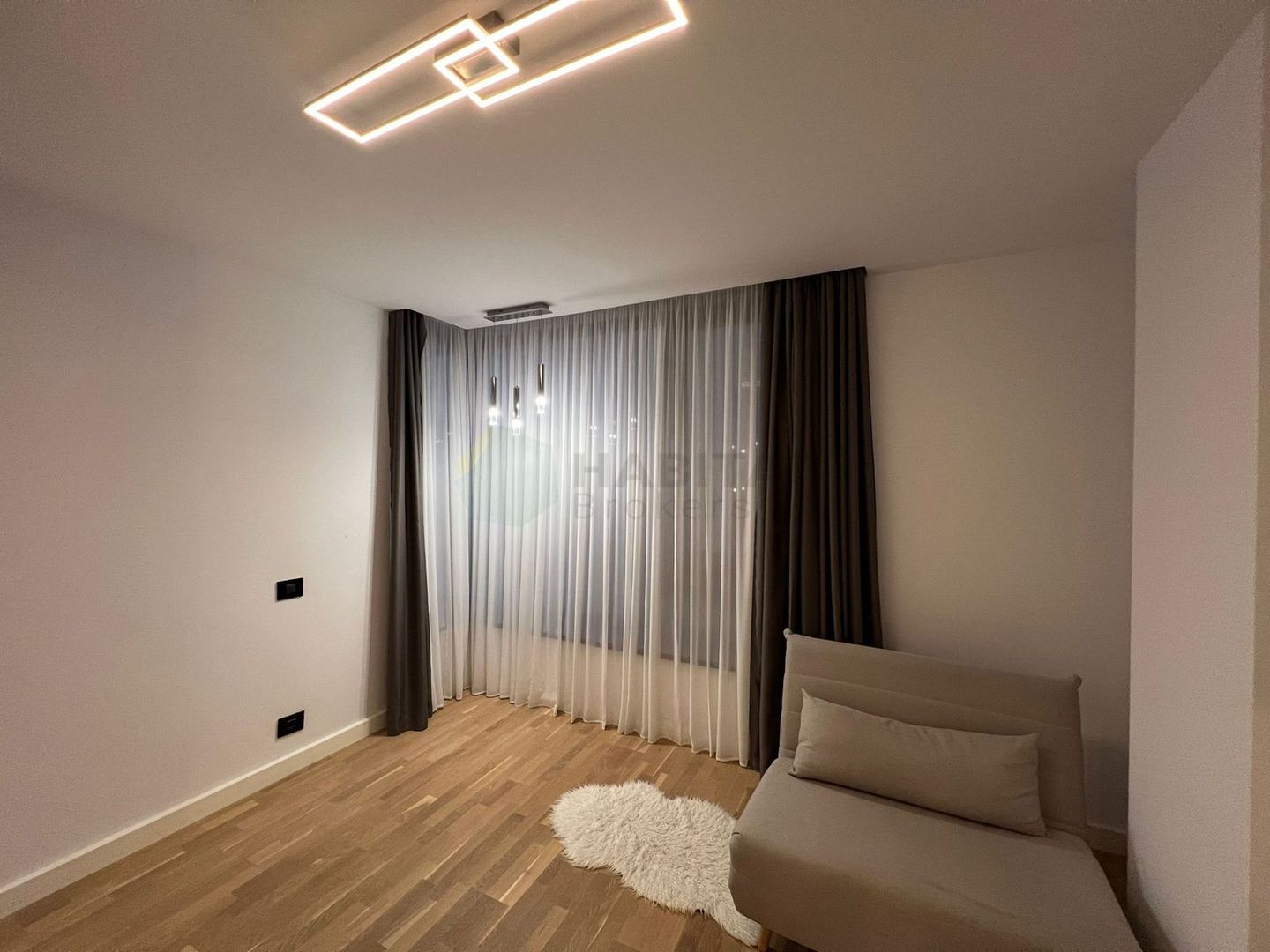 The Class Villas 1 – Vilă modernă de închiriat în Tunari - Poză 10