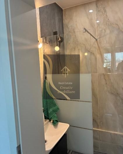 Vând apartament deosebit, zonă ultracentrală, renovat deosebit - Poză 3