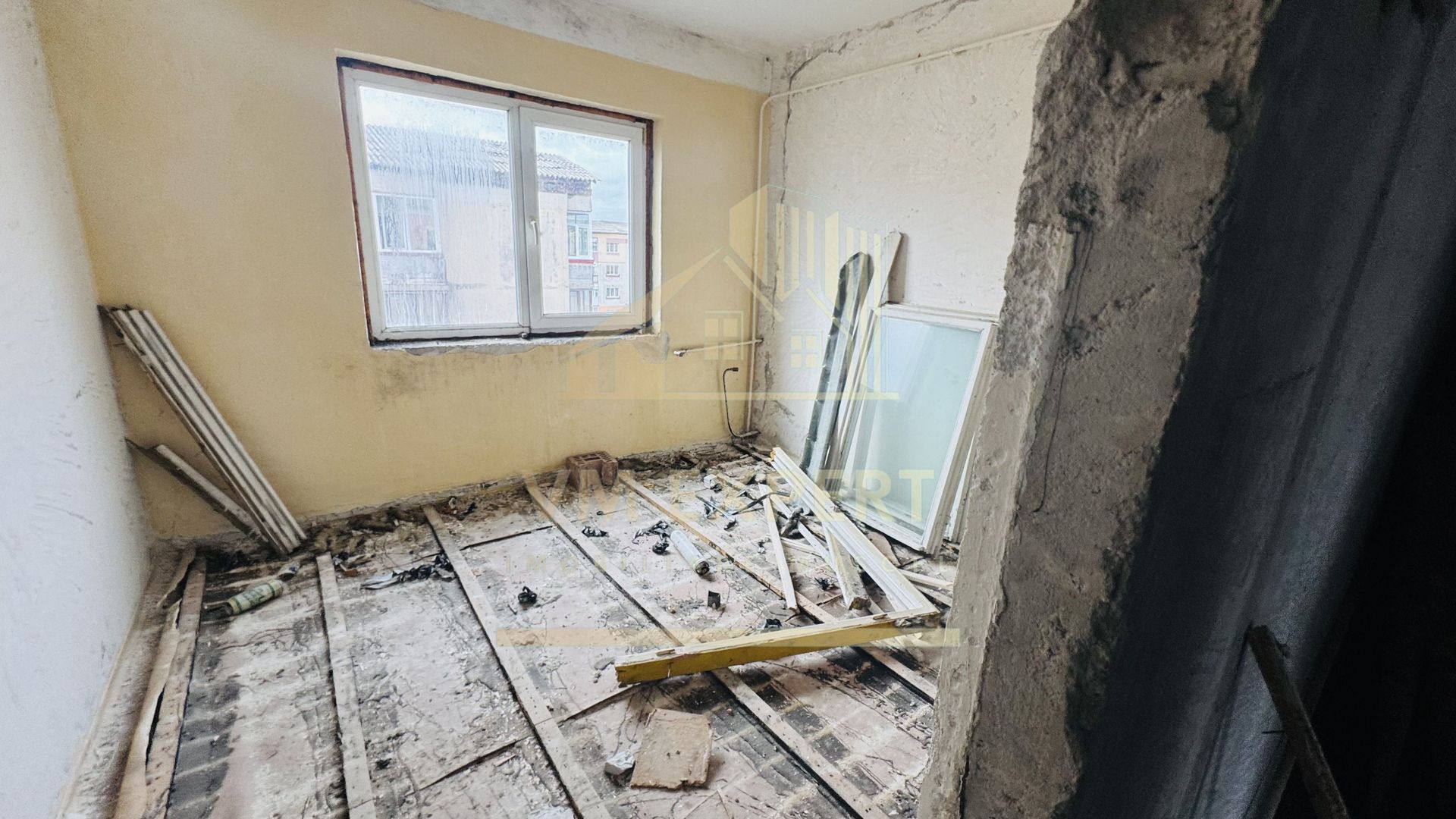 APARTAMENT 3 CAMERE ETAJ 4 GRUI CAMPULUNG - Poză 2