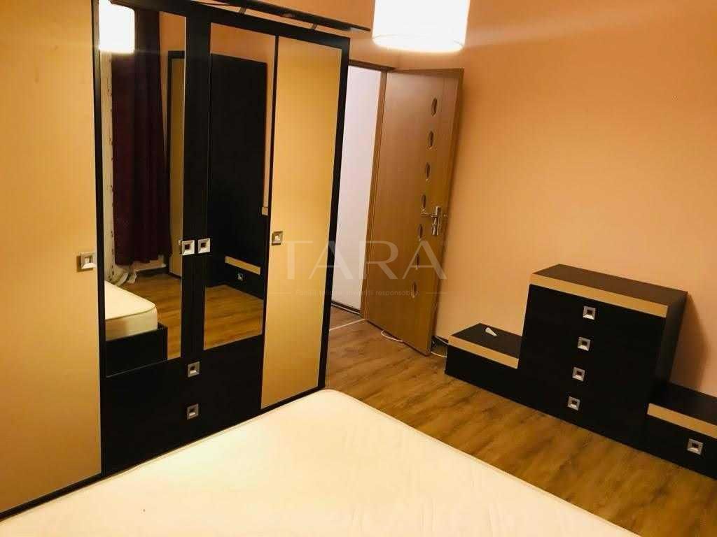 Apartament cu 3 camere, parcare cu CF, balcon 10 mp, zona Eroilor. - Poză 5
