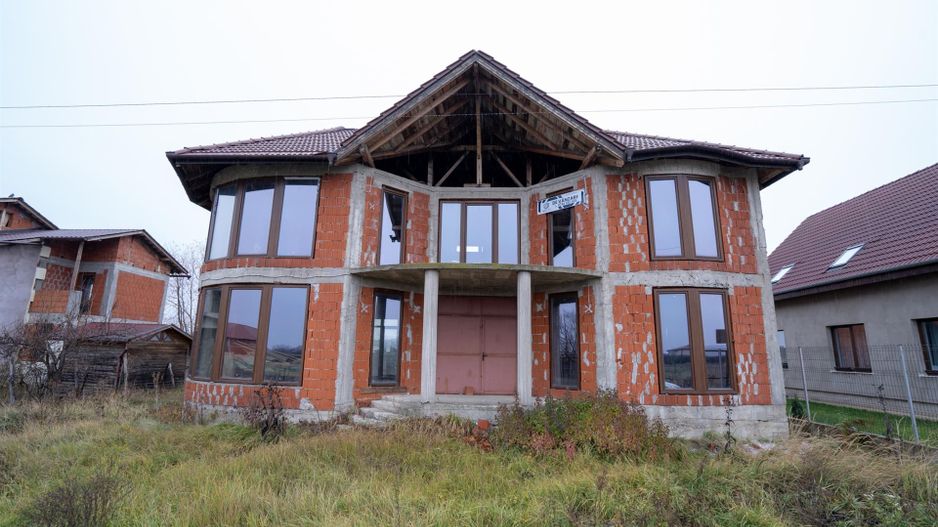 Casa de vanzare 7 camere P+E Sanmartin sat.Rontau - Poză 1