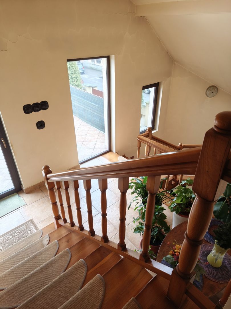 Casa de locuit Central 310 mp utili + 2 spatii comerciale de la strada - Poză 2