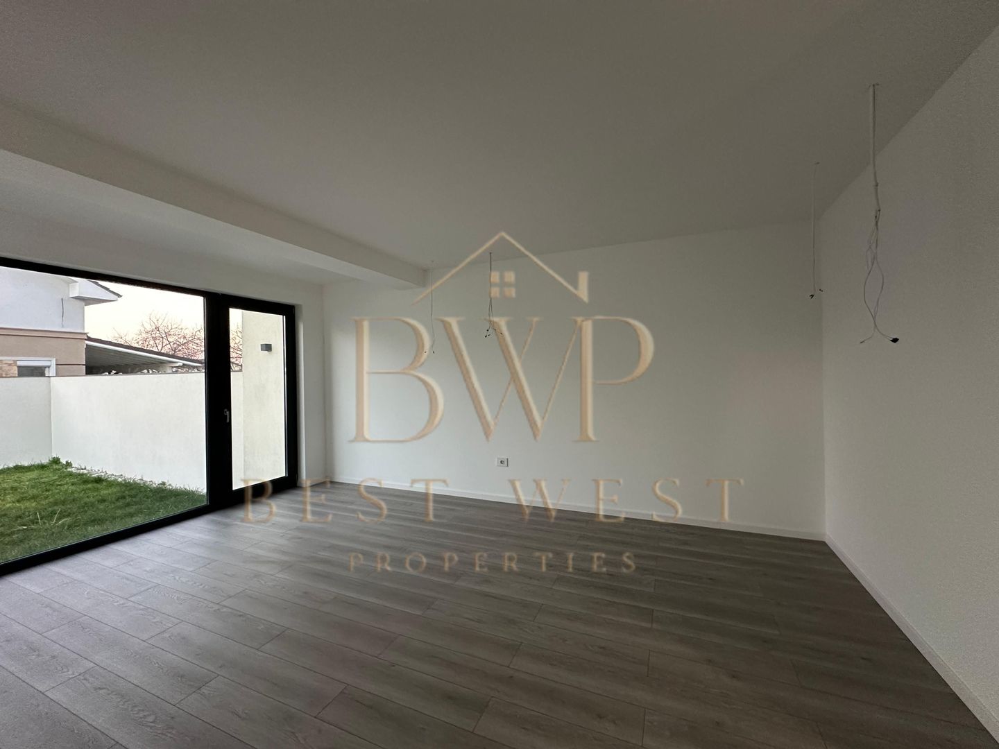 Duplex 1/2, 4 camere, 3 băi, la strada principală Mosnita Veche - Poză 1