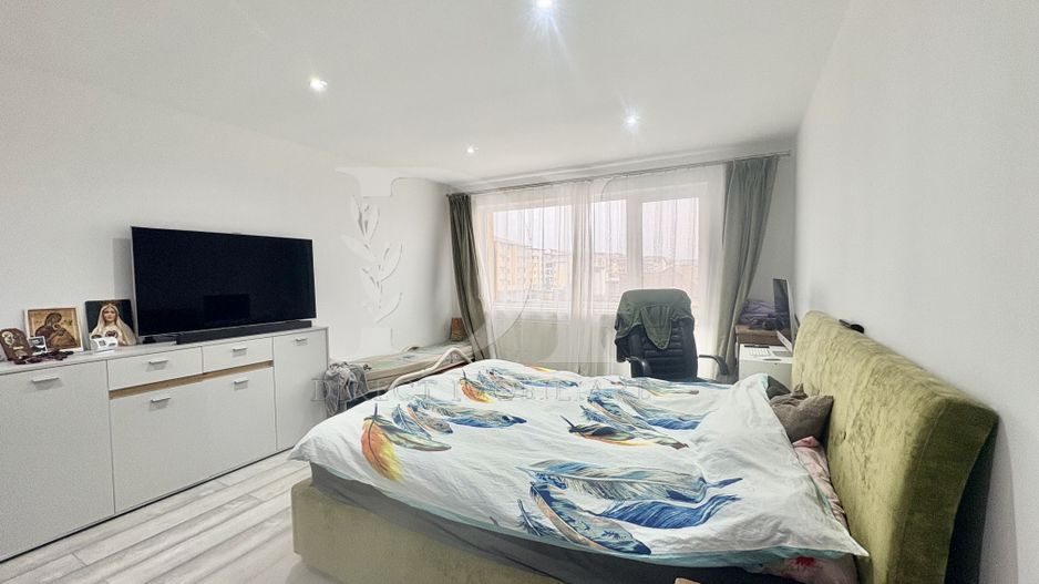 Apartament cu 3 camere - zona str.Ioan Rus - Poză 2