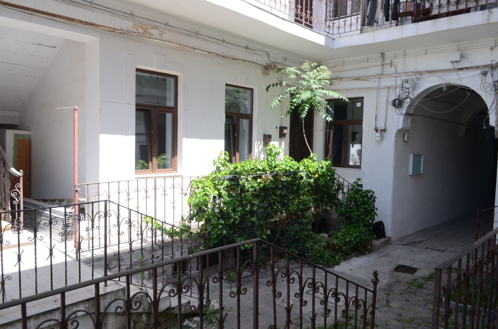 Apartament renovat in cladire interbelica, zona centrala - Poză 15