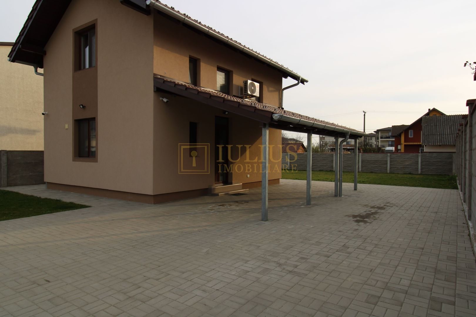 2 dormitoare, 80 mp utili, gradina si curte proprie de 300mp. - Poză 2