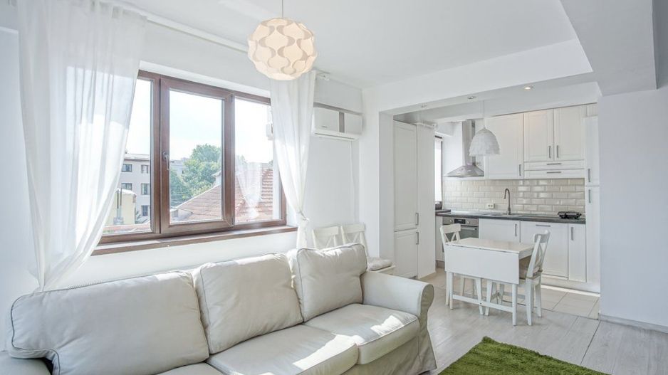 Apartament 3 camere si loc de parcare - Poză 1