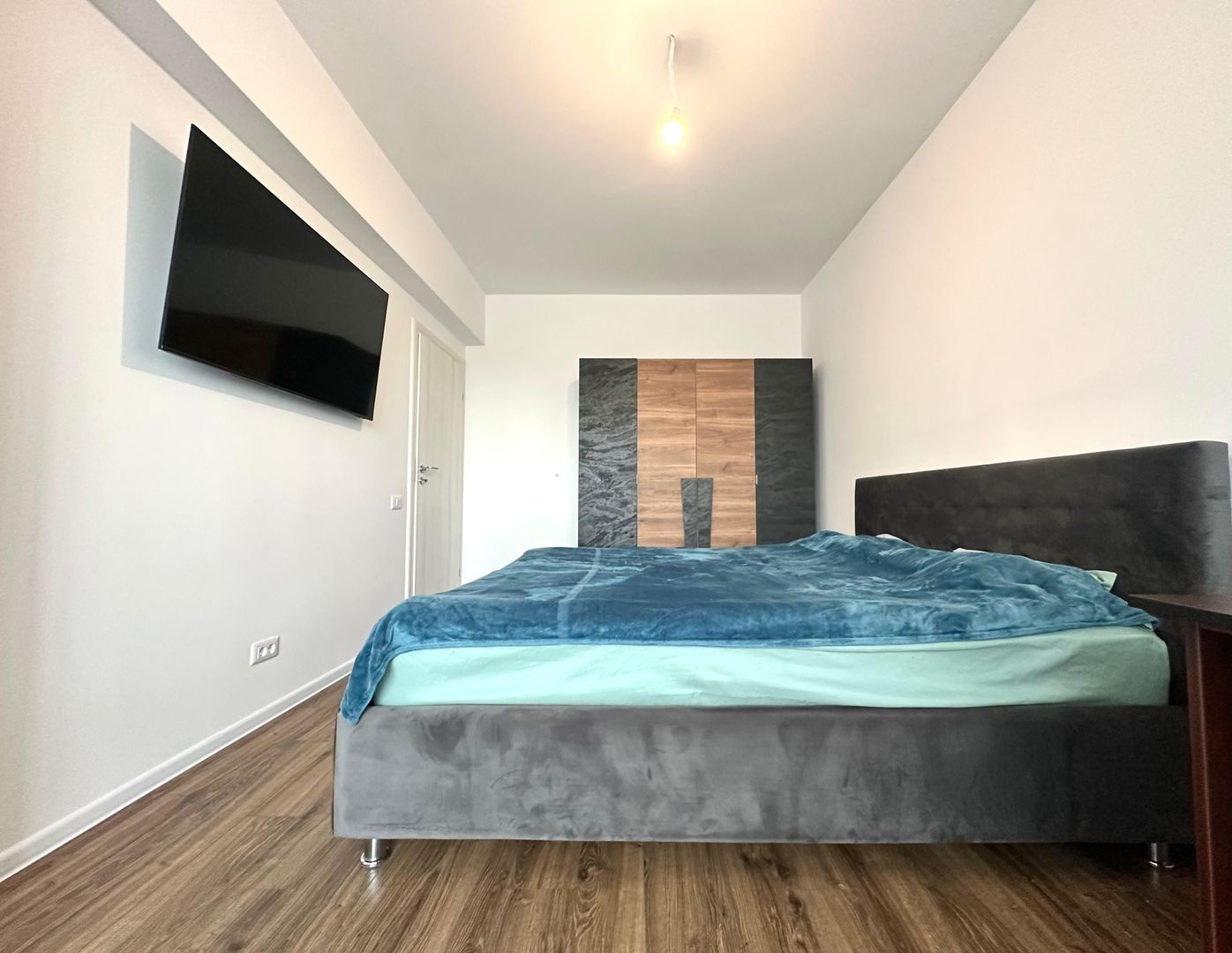 Apartament 3 camere, decomandat, cu loc de parcare - Poză 1