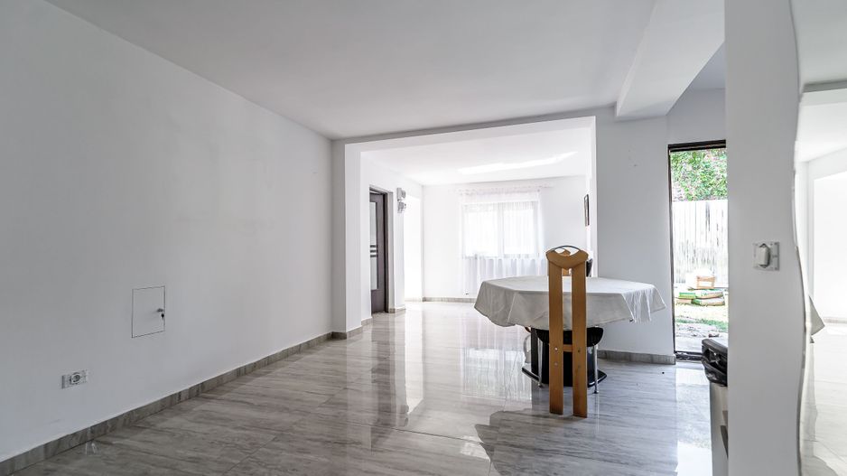 Preț redus! Casă în Grădiște cu 3 dormitoare - Poză 3