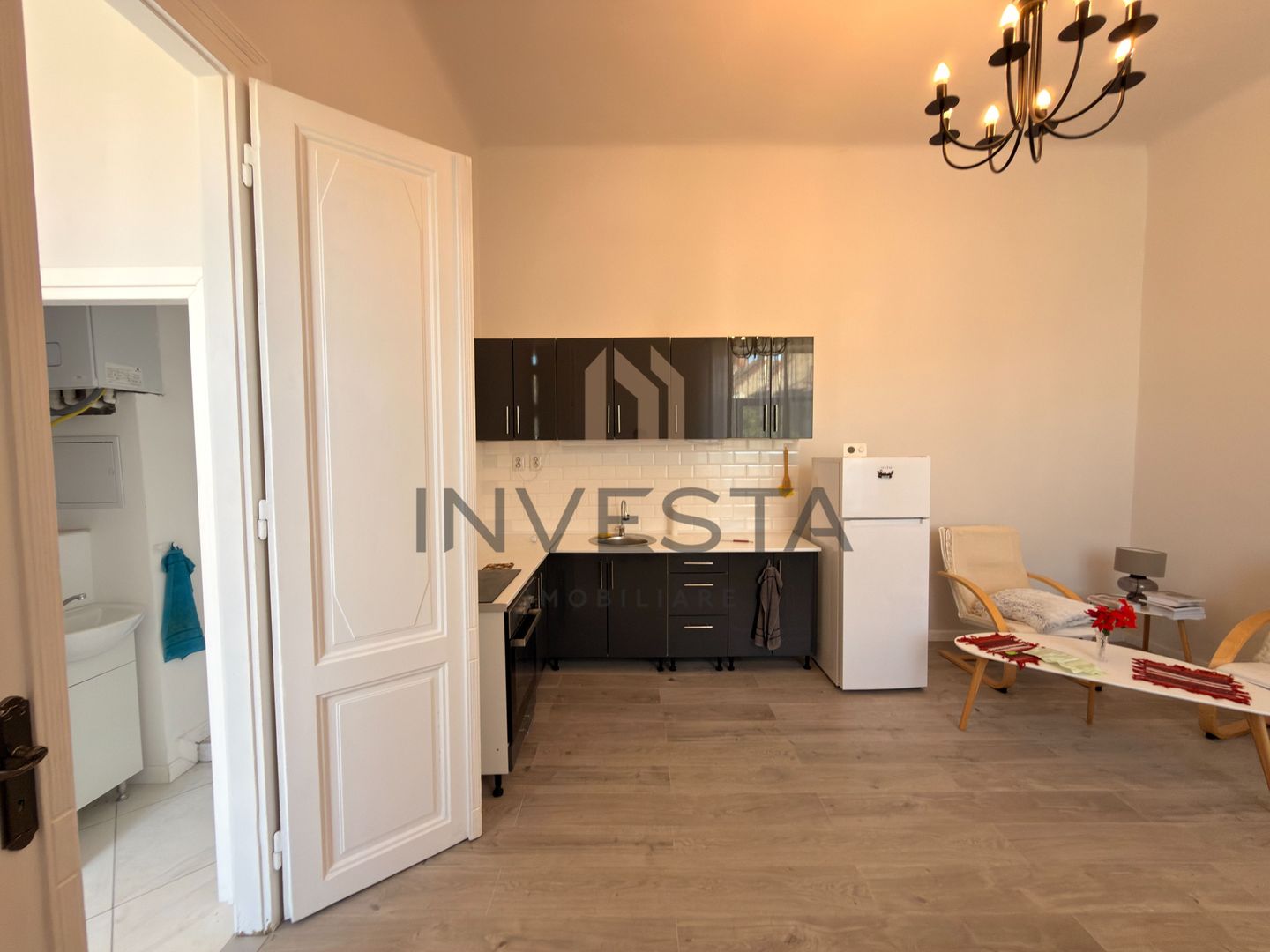 Apartament cu 3 camere si balcon, in Centru, langa Tribunal! - Poză 6