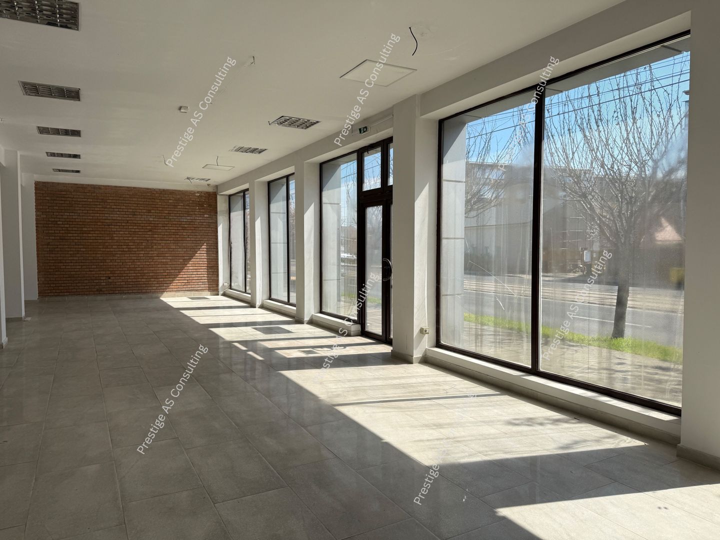 Spatiu comercial 485 mp | Stradal | ISU | 3 intrari | L Rebreanu - Poză 1