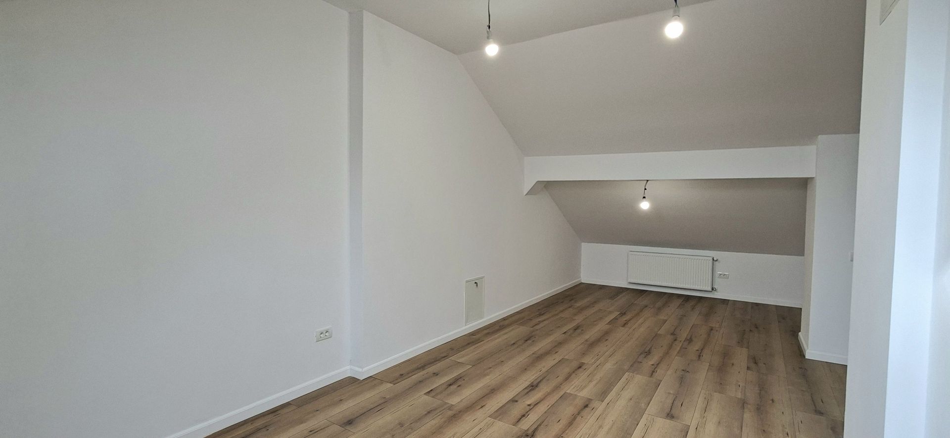 Apartament complet renovat cu 4 camere - Poză 26